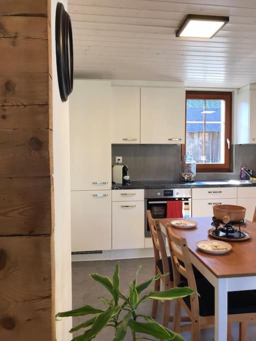 La Maisonnette : Charmante Maison Independante Salgesch Buitenkant foto